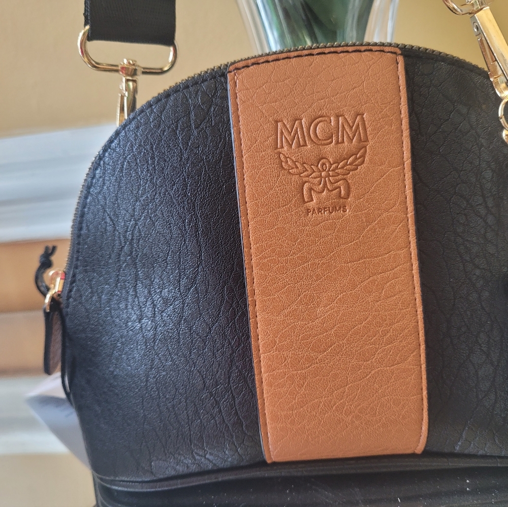 MCM pouch converted in to shoulder bag or cross body - Picture 11 of 16